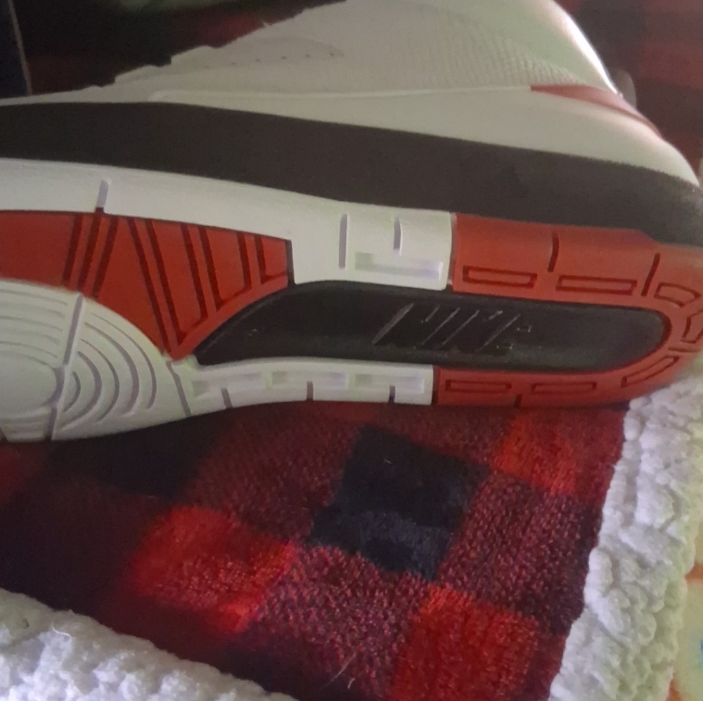 Nike Men's White and Black Sneakers with Red Accents